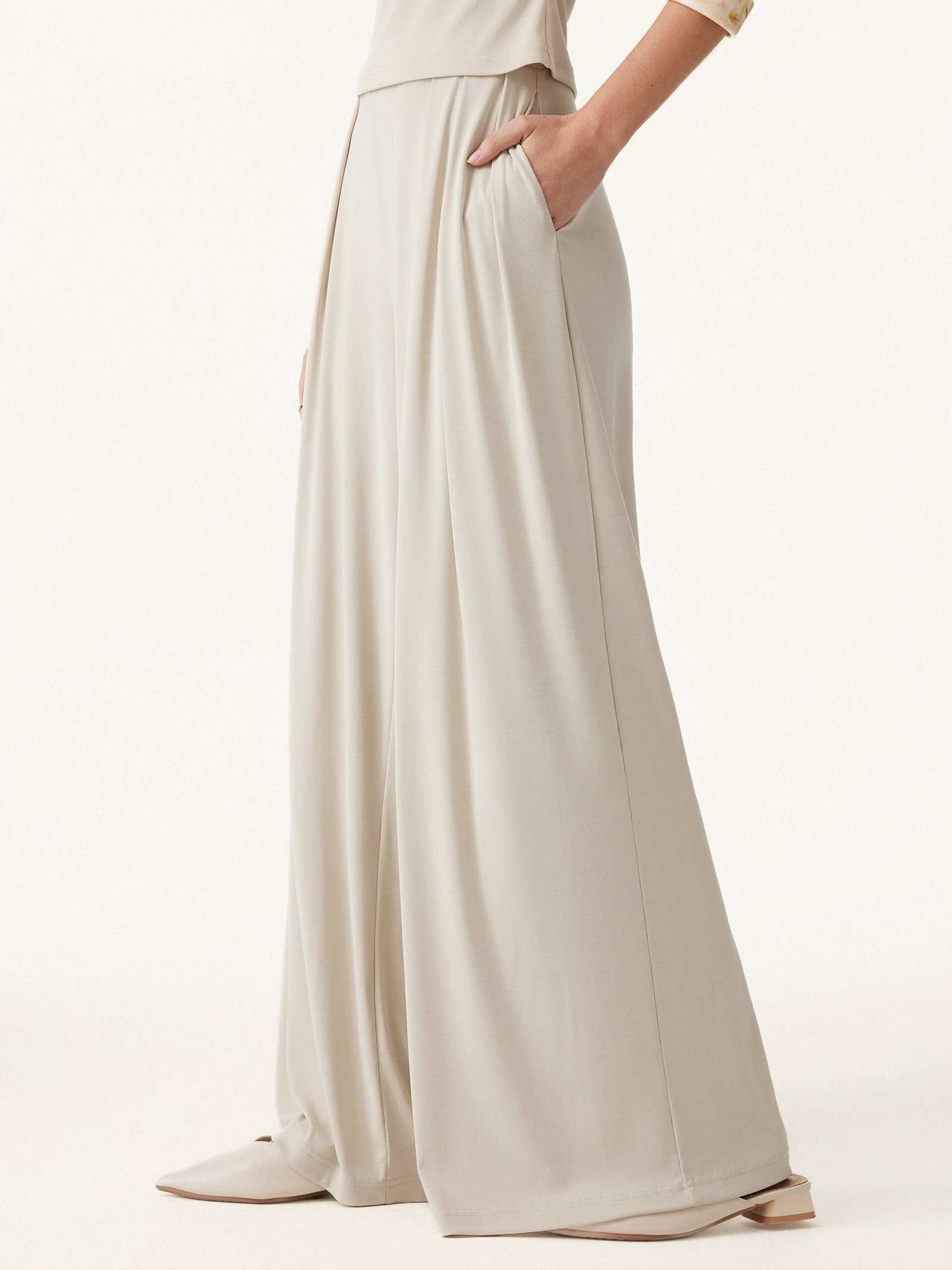 Sandwashed Mid Rise Pleated Wide Leg Palazzo Pants with Pockets - Image 9